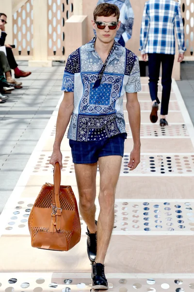 Look 17